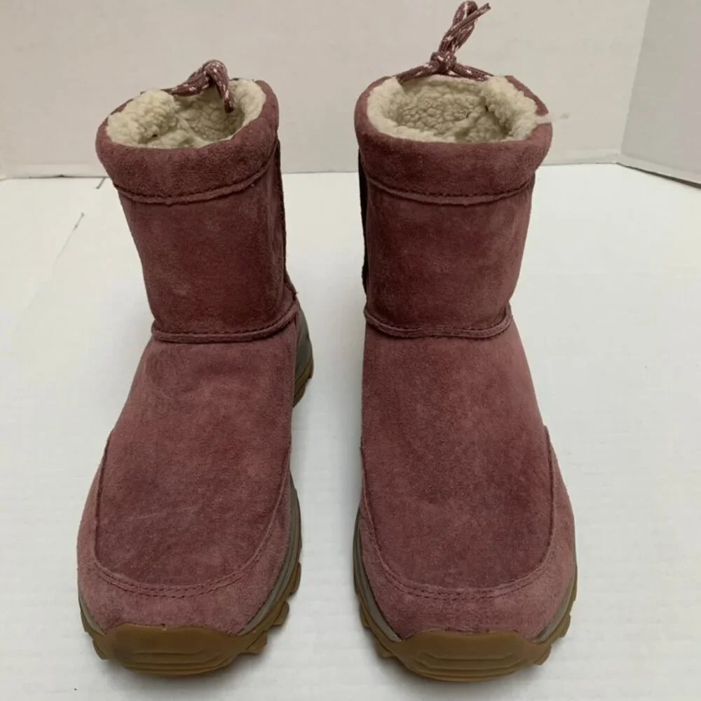 New without Box Merrill womens Size 8.M Pull on Suede Boots